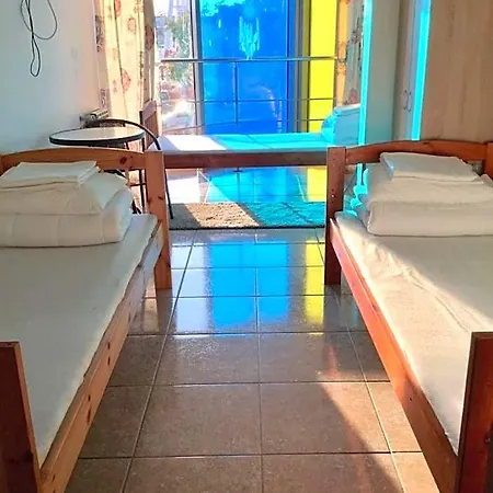 Harbour Hub Hostel *