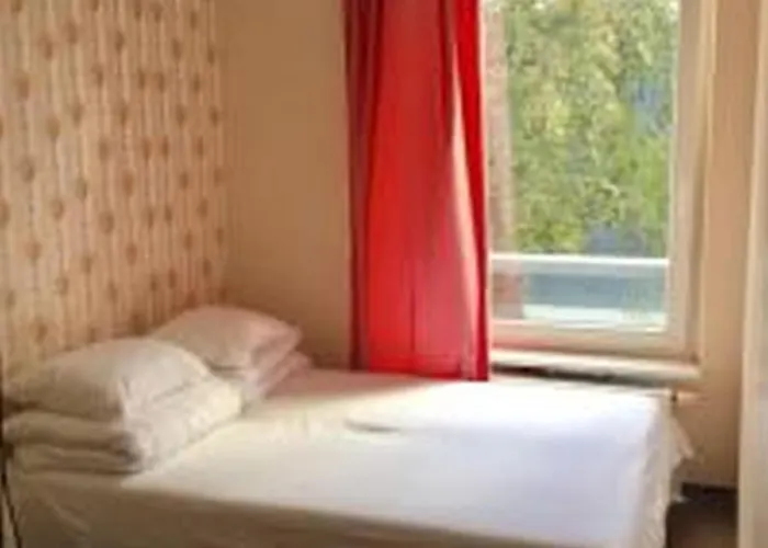 Harbour Hub Hostel *