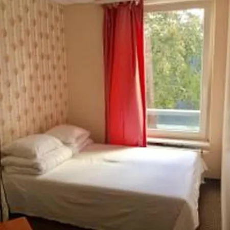 Harbour Hub אכסניה *