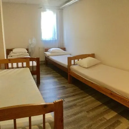 אכסניה Harbour Hub